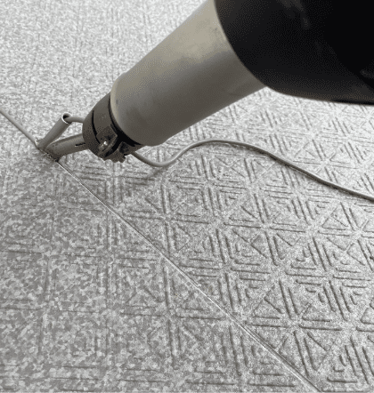 シートとシートの間のつなぎ目の溶接作業