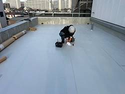 シート防水　平場のシート敷き込み