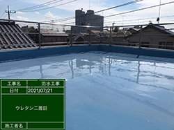 ウレタン塗膜防水　ウレタン防水材の塗布（2層目）